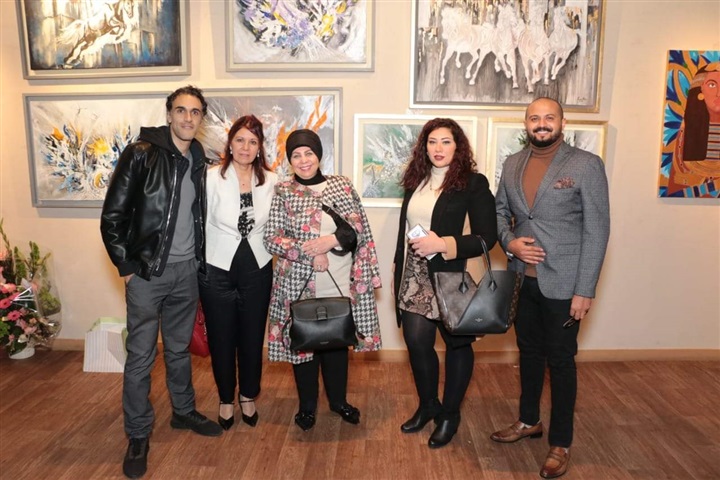 بالصور.. وزيرة الأستثمار تفتتح معرض ألوان لمجموعه الفنانين التشكلين بالصور.. وزيرة الأستثمار تفتتح معرض ألوان لمجموعه الفنانين التشكلين