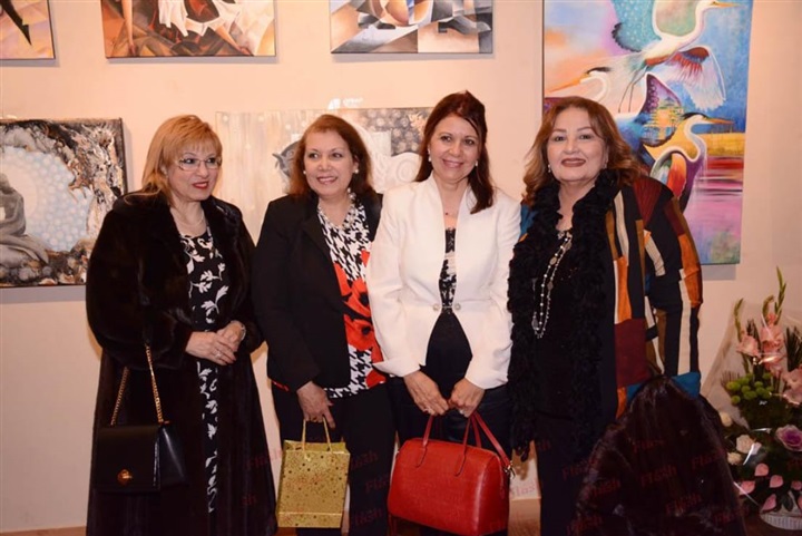 بالصور.. وزيرة الأستثمار تفتتح معرض ألوان لمجموعه الفنانين التشكلين بالصور.. وزيرة الأستثمار تفتتح معرض ألوان لمجموعه الفنانين التشكلين