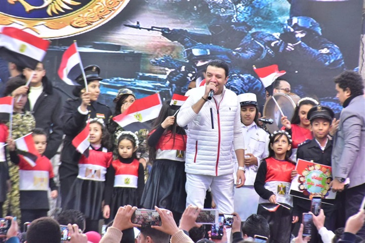 بالصور.. مصطفى كامل يحيي احتفالية أعياد الشرطة بالأغاني الوطنية برعاية تيسير مطر بالصور.. مصطفى كامل يحيي احتفالية أعياد الشرطة بالأغاني الوطنية برعاية تيسير مطر