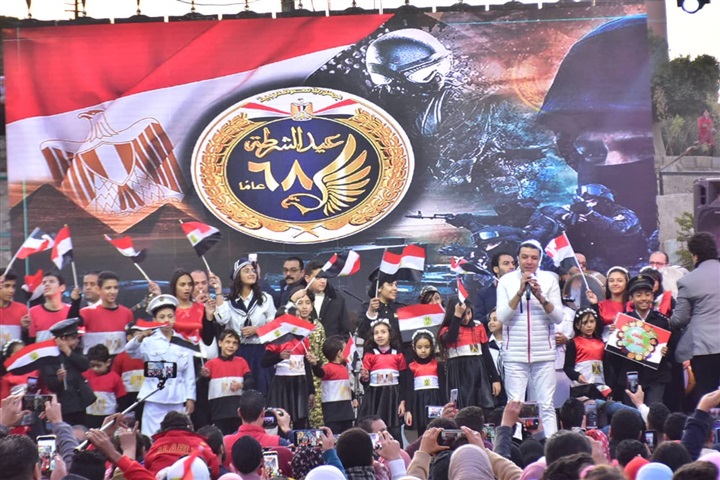 بالصور.. مصطفى كامل يحيي احتفالية أعياد الشرطة بالأغاني الوطنية برعاية تيسير مطر بالصور.. مصطفى كامل يحيي احتفالية أعياد الشرطة بالأغاني الوطنية برعاية تيسير مطر