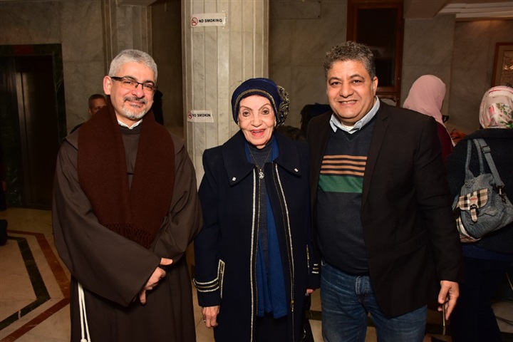 بالصور.. محمود حميدة وصناع مهرجان الأقصر يحتفلون بذكرى ميلاد يوسف شاهين بالصور.. محمود حميدة وصناع مهرجان الأقصر يحتفلون بذكرى ميلاد يوسف شاهين