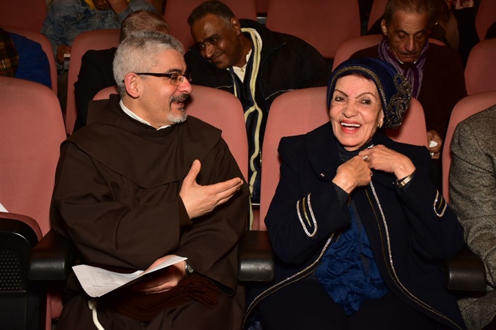 بالصور.. محمود حميدة وصناع مهرجان الأقصر يحتفلون بذكرى ميلاد يوسف شاهين بالصور.. محمود حميدة وصناع مهرجان الأقصر يحتفلون بذكرى ميلاد يوسف شاهين