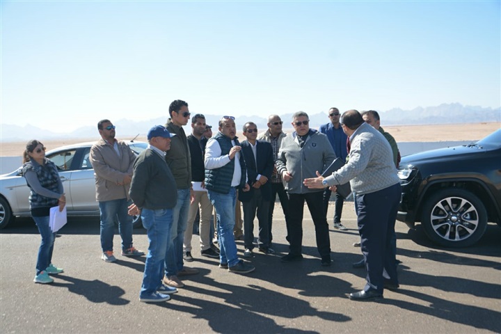 محافظ البحر الأحمر يتفقد الغابة الشجرية الجديدة بالغردقة ويوجه بسرعة الإنتهاء من المشروع 