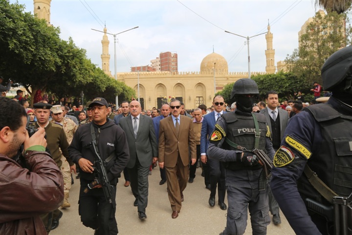 بالصور.. جنازة «شهيد دسوق» تتحول لمظاهرة ضد الإرهاب بكفر الشيخ بالصور.. جنازة «شهيد دسوق» تتحول لمظاهرة ضد الإرهاب بكفر الشيخ