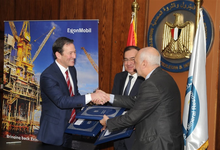 شركة إكسون موبيل تحتفل بتوقيع اتفاقيتين بحريتين للبحث والتنقيب عن الغاز الطبيعي في مصر بالبحر الأبيض المتوسط