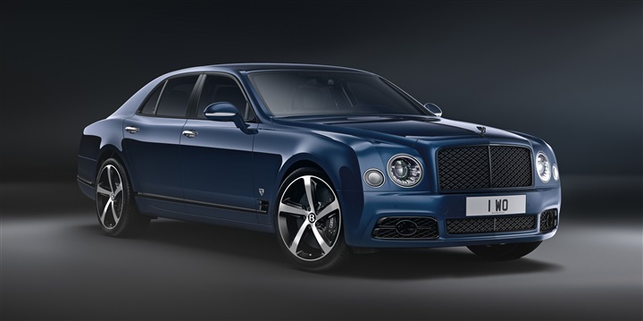 Bentley تحتفي بسيارة Mulsanne الأيقونية والمحرّك الأسطوري عبر طراز ’6.75 Edition‘ الفريد والنهائي Bentley تحتفي بسيارة Mulsanne الأيقونية والمحرّك الأسطوري عبر طراز ’6.75 Edition‘ الفريد والنهائي