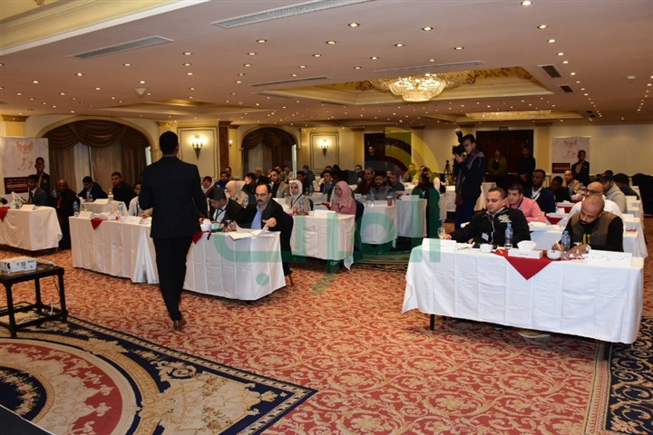 بالصور.. مناقشات الحضور مع الدكتور عمار عمر عن بعض العراقيل بالصور.. مناقشات الحضور مع الدكتور عمار عمر عن بعض العراقيل