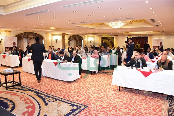 بالصور.. مناقشات الحضور مع الدكتور عمار عمر عن بعض العراقيل بالصور.. مناقشات الحضور مع الدكتور عمار عمر عن بعض العراقيل