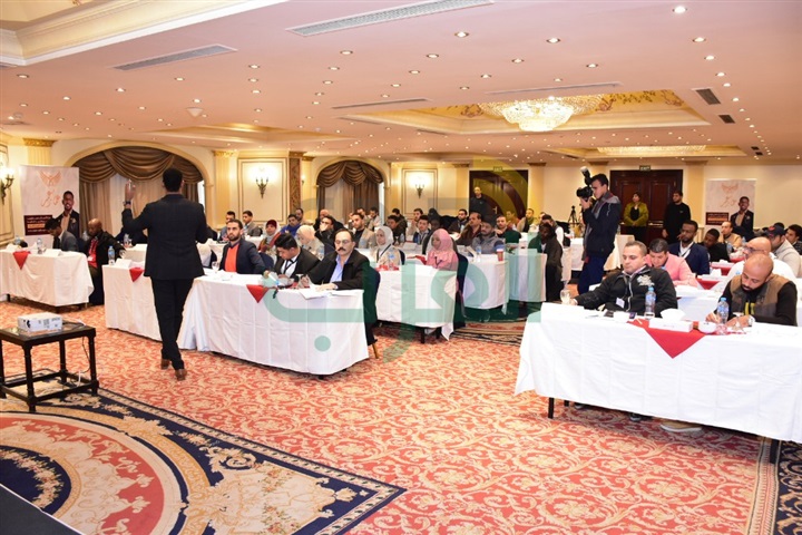 بالصور.. مناقشات الحضور مع الدكتور عمار عمر عن بعض العراقيل بالصور.. مناقشات الحضور مع الدكتور عمار عمر عن بعض العراقيل