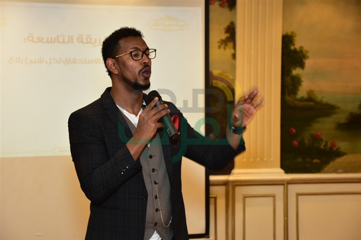 بالصور.. مناقشات الحضور مع الدكتور عمار عمر عن بعض العراقيل بالصور.. مناقشات الحضور مع الدكتور عمار عمر عن بعض العراقيل