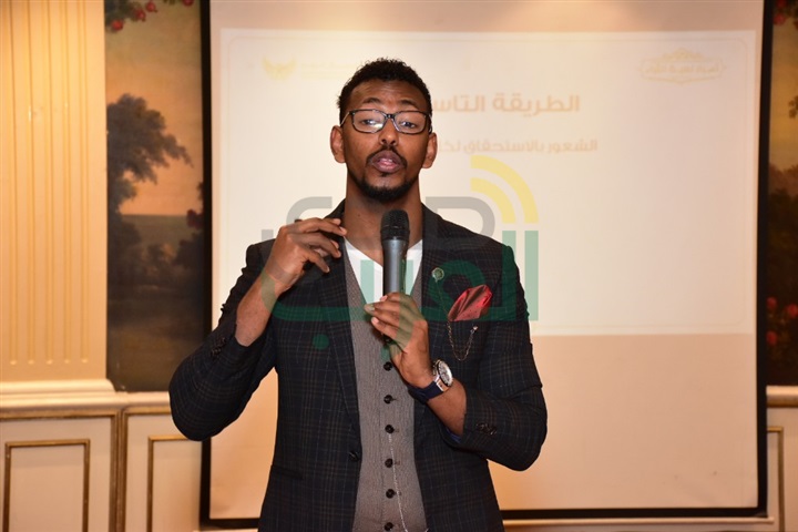 بالصور.. مناقشات الحضور مع الدكتور عمار عمر عن بعض العراقيل بالصور.. مناقشات الحضور مع الدكتور عمار عمر عن بعض العراقيل