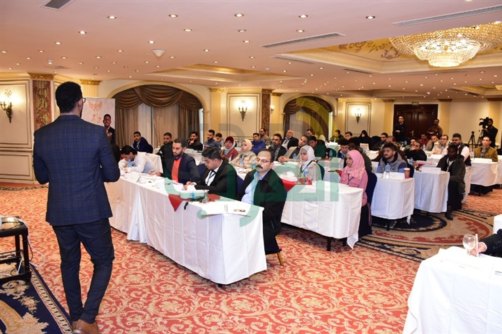 بالصور.. مناقشات الحضور مع الدكتور عمار عمر عن بعض العراقيل بالصور.. مناقشات الحضور مع الدكتور عمار عمر عن بعض العراقيل