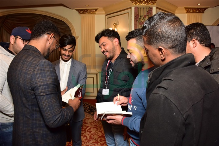 بالصور.. مناقشات الحضور مع الدكتور عمار عمر عن بعض العراقيل بالصور.. مناقشات الحضور مع الدكتور عمار عمر عن بعض العراقيل