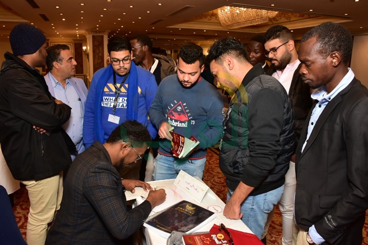 بالصور.. مناقشات الحضور مع الدكتور عمار عمر عن بعض العراقيل بالصور.. مناقشات الحضور مع الدكتور عمار عمر عن بعض العراقيل