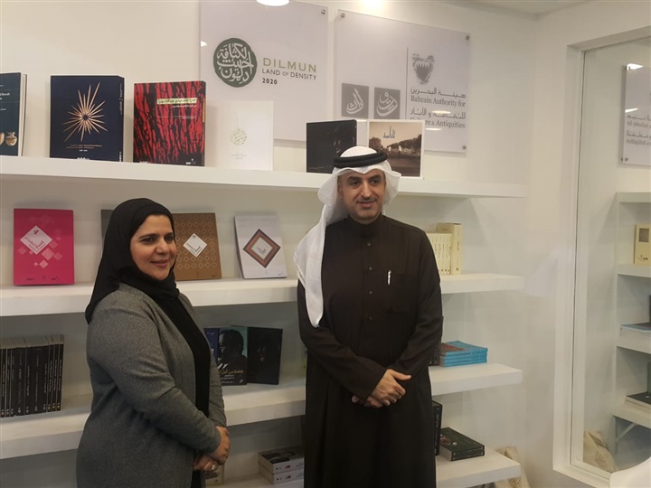 سفير البحرين يزور جناح المملكه بمعرض القاهرة الدولي للكتاب