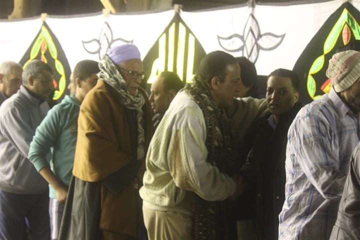 بالصور.. انتهاء عزاء والد طارق الشيخ وغياب تام لنجوم الفن الشعبي بالصور.. انتهاء عزاء والد طارق الشيخ وغياب تام لنجوم الفن الشعبي