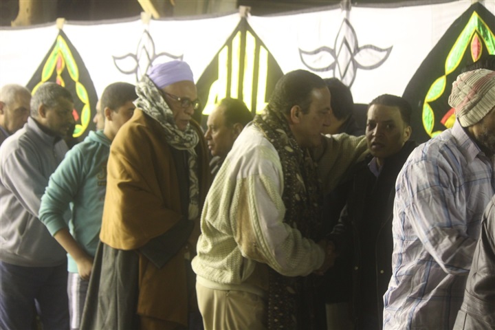 بالصور.. انتهاء عزاء والد طارق الشيخ وغياب تام لنجوم الفن الشعبي بالصور.. انتهاء عزاء والد طارق الشيخ وغياب تام لنجوم الفن الشعبي