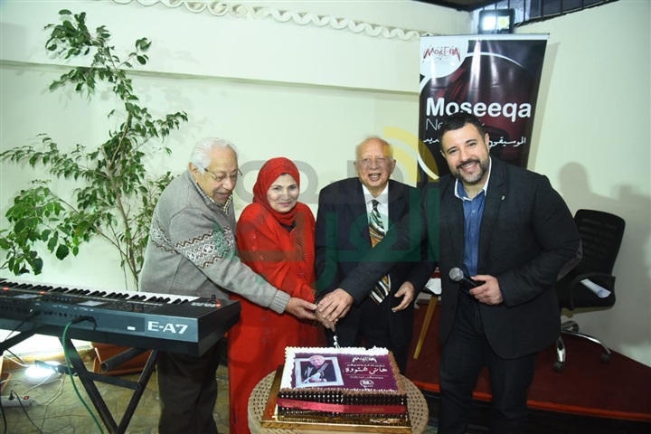 بعد عزف.. مقطوعته في حفل الجولدن جلون تكريم هاني شنودة عن مشواره الفني "صور" بعد عزف.. مقطوعته في حفل الجولدن جلون تكريم هاني شنودة عن مشواره الفني "صور"