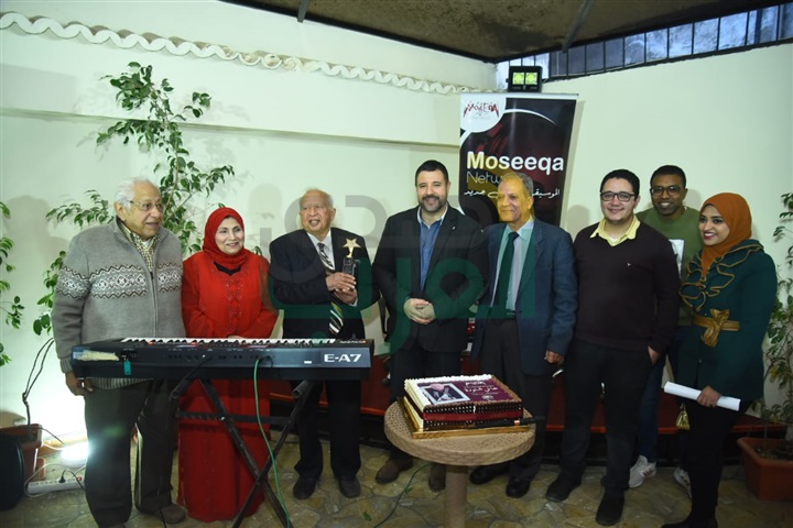 بعد عزف.. مقطوعته في حفل الجولدن جلون تكريم هاني شنودة عن مشواره الفني "صور" بعد عزف.. مقطوعته في حفل الجولدن جلون تكريم هاني شنودة عن مشواره الفني "صور"