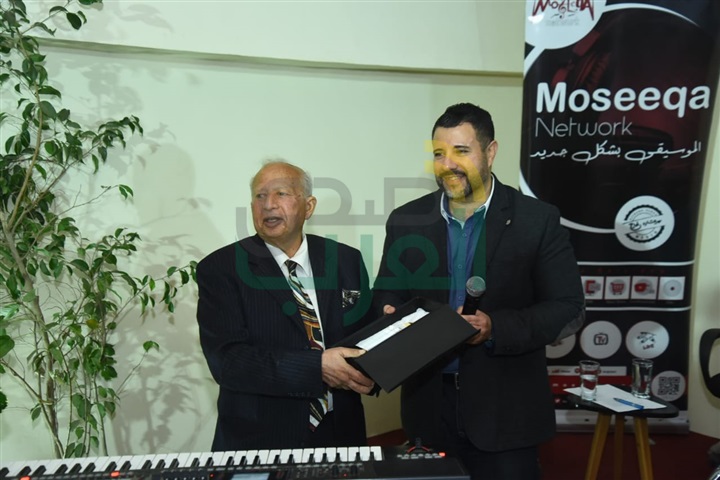 بعد عزف.. مقطوعته في حفل الجولدن جلون تكريم هاني شنودة عن مشواره الفني "صور" بعد عزف.. مقطوعته في حفل الجولدن جلون تكريم هاني شنودة عن مشواره الفني "صور"