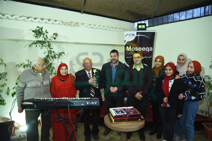 بعد عزف.. مقطوعته في حفل الجولدن جلون تكريم هاني شنودة عن مشواره الفني "صور" بعد عزف.. مقطوعته في حفل الجولدن جلون تكريم هاني شنودة عن مشواره الفني "صور"