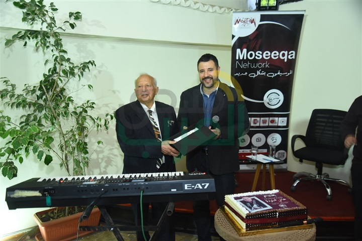 بعد عزف.. مقطوعته في حفل الجولدن جلون تكريم هاني شنودة عن مشواره الفني "صور" بعد عزف.. مقطوعته في حفل الجولدن جلون تكريم هاني شنودة عن مشواره الفني "صور"