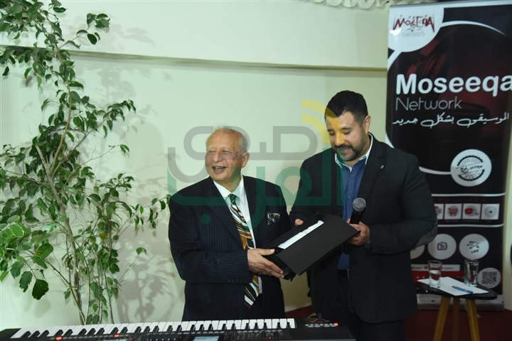 بعد عزف.. مقطوعته في حفل الجولدن جلون تكريم هاني شنودة عن مشواره الفني "صور" بعد عزف.. مقطوعته في حفل الجولدن جلون تكريم هاني شنودة عن مشواره الفني "صور"