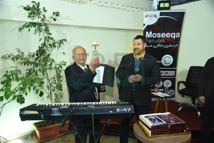 بعد عزف.. مقطوعته في حفل الجولدن جلون تكريم هاني شنودة عن مشواره الفني "صور" بعد عزف.. مقطوعته في حفل الجولدن جلون تكريم هاني شنودة عن مشواره الفني "صور"