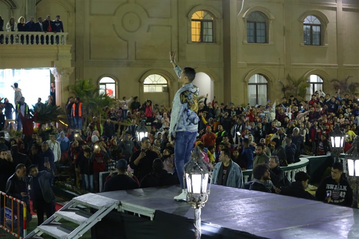 على نغمات "بنت الجيران".. حسن شاكوش يشعل حفل عيد الحب بنادى بروسيا على نغمات "بنت الجيران".. حسن شاكوش يشعل حفل عيد الحب بنادى بروسيا