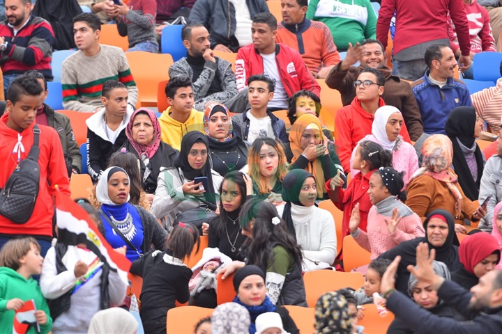 بالصور.. تامر حسني وبهاء سلطان يشعلان حفل عيد الحب باستاد القاهره 