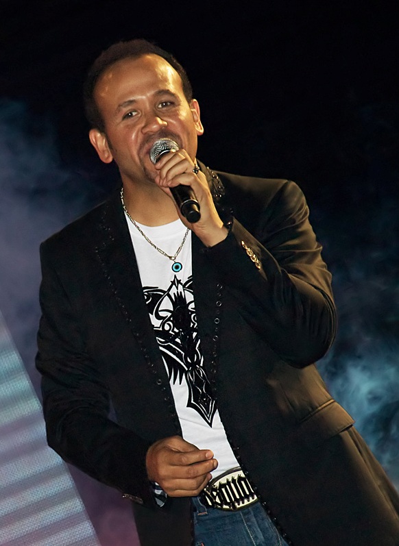 وزير الثقافة تعتمد برنامج فعاليات مهرجان دندرة للموسيقى والغناء الأول بقنا وزير الثقافة تعتمد برنامج فعاليات مهرجان دندرة للموسيقى والغناء الأول بقنا