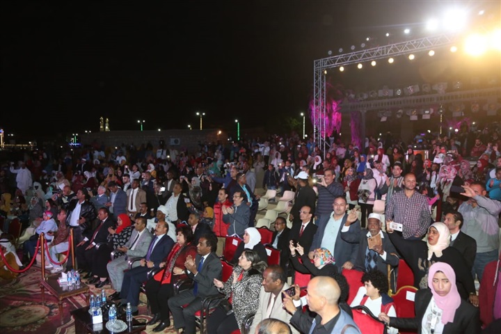 وزير الثقافة ومحافظ أسوان يشهدان الاحتفالية لافتتاح أسوان الدولى الثامن وزير الثقافة ومحافظ أسوان يشهدان الاحتفالية لافتتاح أسوان الدولى الثامن