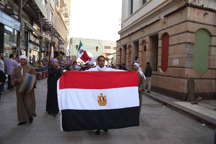 وزير الثقافة ومحافظ أسوان يشهدان الاحتفالية لافتتاح أسوان الدولى الثامن وزير الثقافة ومحافظ أسوان يشهدان الاحتفالية لافتتاح أسوان الدولى الثامن