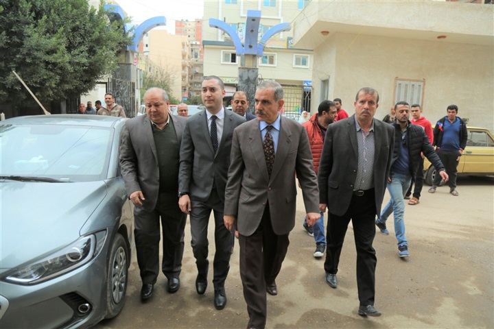 بالصور.. محافظ كفر الشيخ يشيد بالطاقم الطبي بعد نجاح العملية الجراحية لطالبة "التروسيكل"