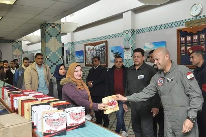 بالصور.. وفد من جامعة كفر الشيخ يزور قاعدة "جناكليس" الجوية