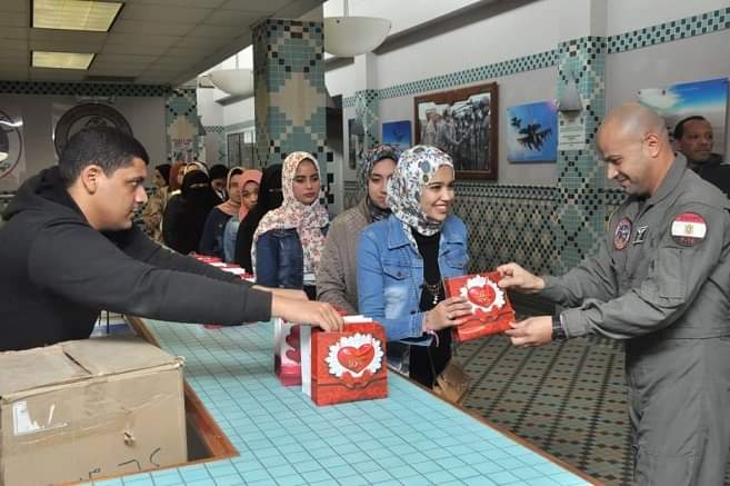 بالصور.. وفد من جامعة كفر الشيخ يزور قاعدة "جناكليس" الجوية