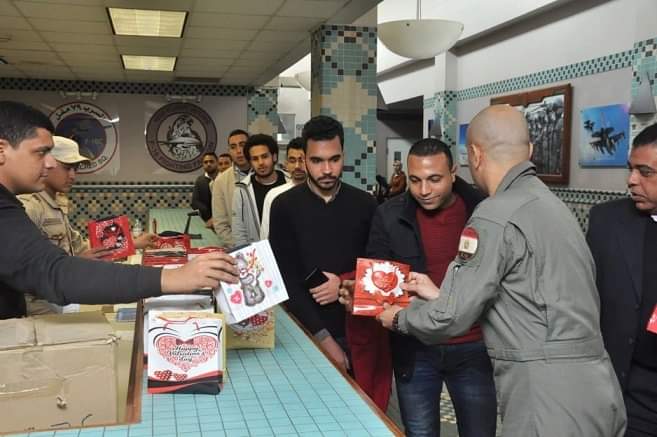 بالصور.. وفد من جامعة كفر الشيخ يزور قاعدة "جناكليس" الجوية