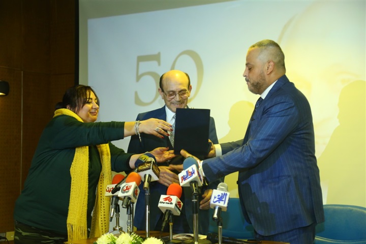 بالصور.. تكريم صبحي من قصر السينما برئاسة تامر عبدالمنعم بالصور.. تكريم صبحي من قصر السينما برئاسة تامر عبدالمنعم