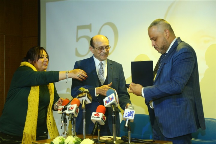 بالصور.. تكريم صبحي من قصر السينما برئاسة تامر عبدالمنعم بالصور.. تكريم صبحي من قصر السينما برئاسة تامر عبدالمنعم
