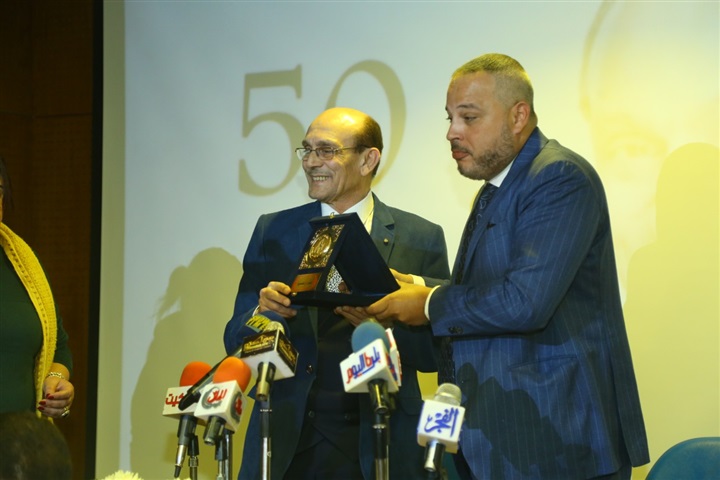 بالصور.. تكريم صبحي من قصر السينما برئاسة تامر عبدالمنعم بالصور.. تكريم صبحي من قصر السينما برئاسة تامر عبدالمنعم