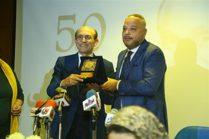 بالصور.. تكريم صبحي من قصر السينما برئاسة تامر عبدالمنعم بالصور.. تكريم صبحي من قصر السينما برئاسة تامر عبدالمنعم