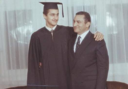 بالصور.. لقطات نادرة لمراحل مختلفة من حياة الرئيس الأسبق حسني مبارك
