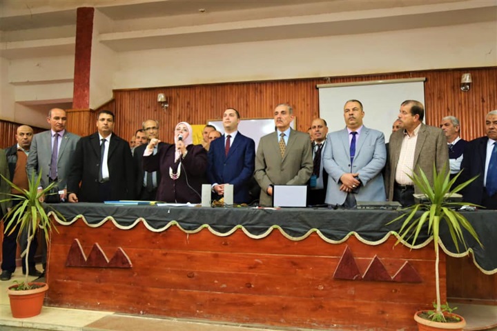 بالصور.. محافظ كفر الشيخ يكرم موجهي العلوم لجهودهم المتميزة في مجموعات التقوية
