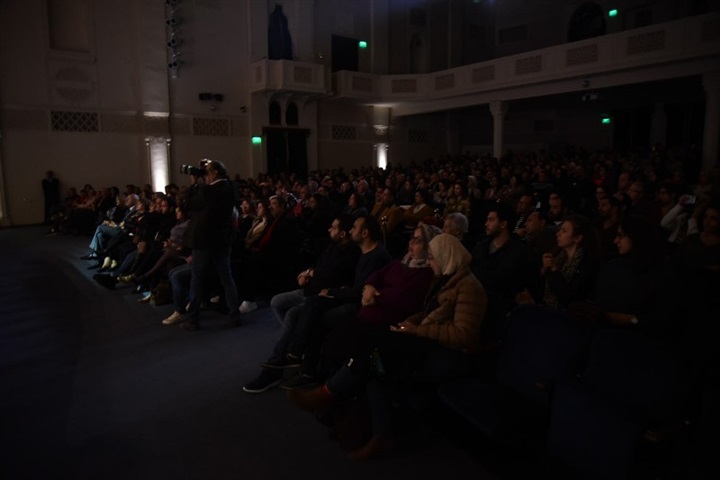 بالصور.. هاني شنودة يتألق بحفل الجامعة الامريكية بحفل أول مرة رفعا شعار كامل العدد 