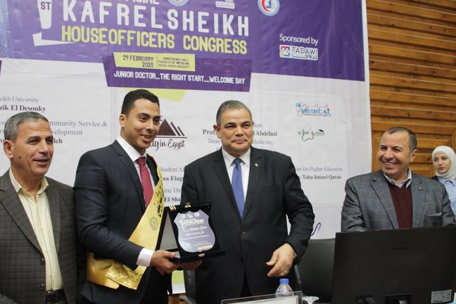 بالصور.. رئيس جامعة كفر الشيخ يكرم الأوائل في احتفالية استقبال أطباء الامتياز