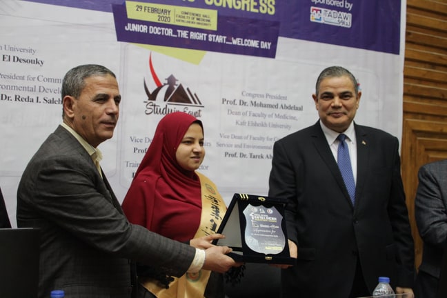 بالصور.. رئيس جامعة كفر الشيخ يكرم الأوائل في احتفالية استقبال أطباء الامتياز