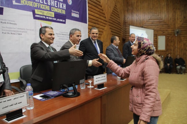 بالصور.. رئيس جامعة كفر الشيخ يكرم الأوائل في احتفالية استقبال أطباء الامتياز