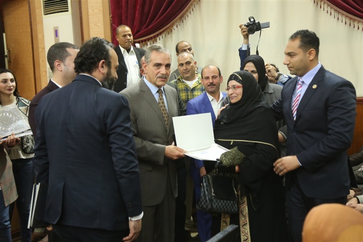 بالصور.. محافظ كفر الشيخ يكرم 36 متميزًا بالصحة والإسعاف والتعليم والديوان العام  