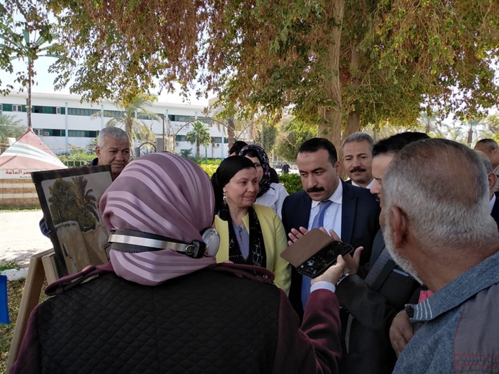 حرف تراثية ومائدة مستديرة ودراسات بحثية في المؤتمر العلمي الثامن لثقافة القرية