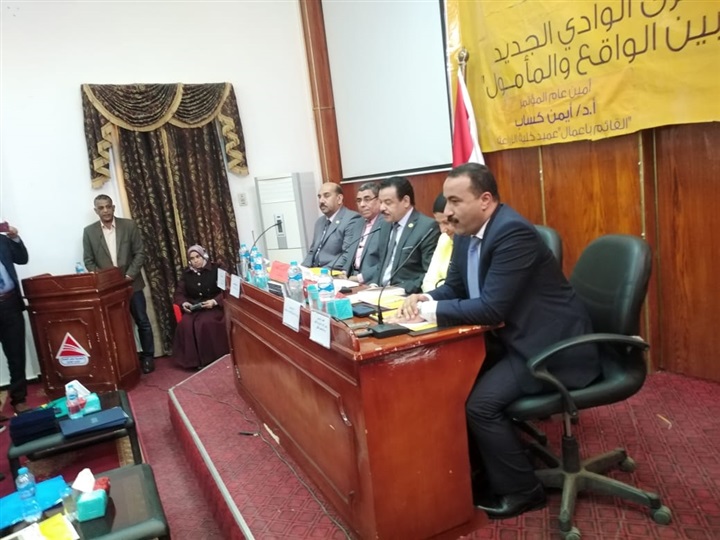 حرف تراثية ومائدة مستديرة ودراسات بحثية في المؤتمر العلمي الثامن لثقافة القرية